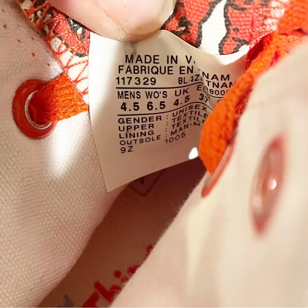 Converse Size 6.5 Red Cat In The Hat Hi Top Dr. Seuss Hook Thing One Thing Two - Picture 6 of 7